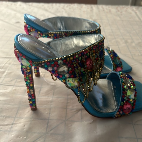 Azalea Wang Slides - Picture 2 of 5